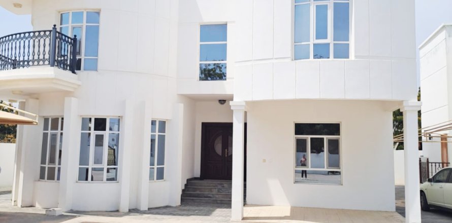5 bedrooms Villa in Muscat, Oman No. 54870