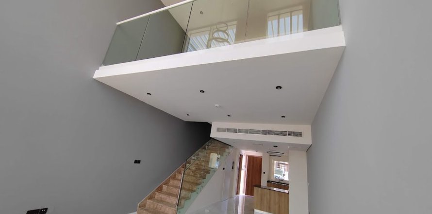 2 bedrooms Villa in Dubai, UAE No. 142703