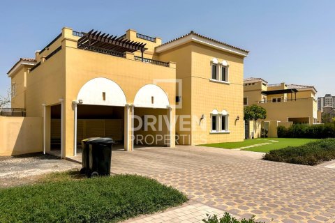 Вилла с 5 спальнями в The Villa, ОАЭ №209399
