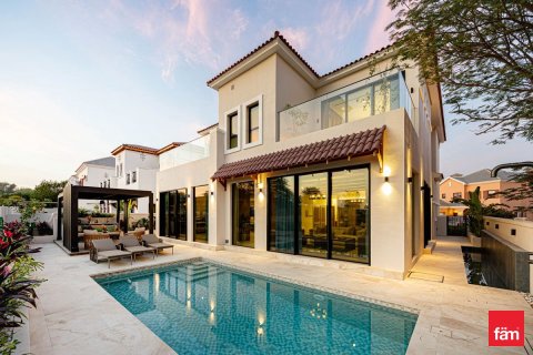 5 bedrooms Villa in Dubai, UAE No. 147697