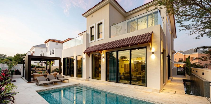 5 bedrooms Villa in Dubai, UAE No. 147697
