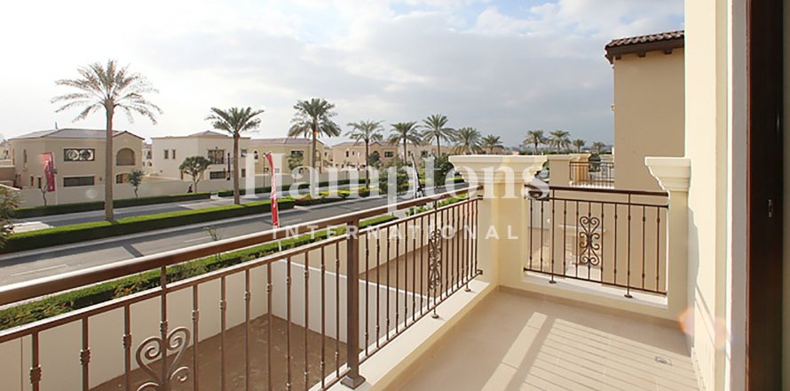 4 bedrooms Villa in Rasha, UAE No. 73282