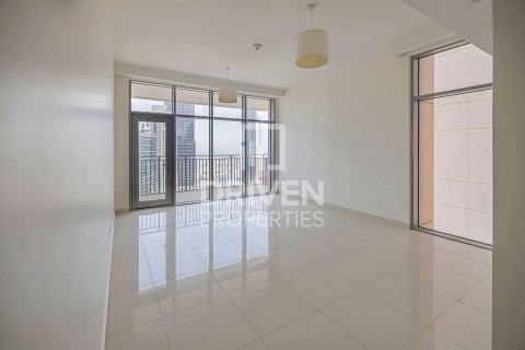 Apartment de 2 dormitorios en BLVD Crescent, UAE No. 193148 10