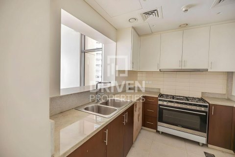 Apartment de 2 dormitorios en BLVD Crescent, UAE No. 193148 14
