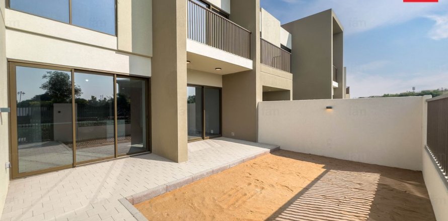 3 bedrooms Villa in Dubai, UAE No. 142536