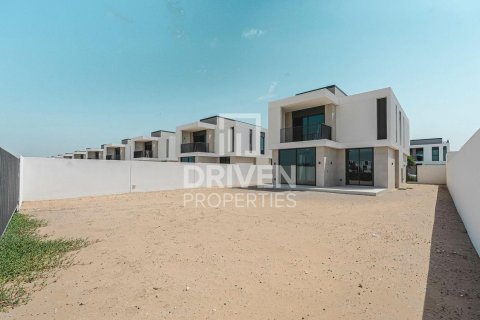4 bedrooms Villa in EMAAR South, UAE No. 192902 29