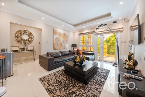 Villa de 4 dormitorios en The Villa, UAE No. 206095 13