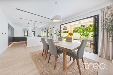 Villa de 4 dormitorios en Legacy, UAE No. 206091 8