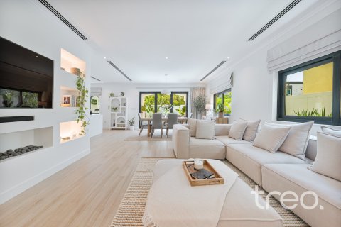 Villa de 4 dormitorios en Legacy, UAE No. 206091 3