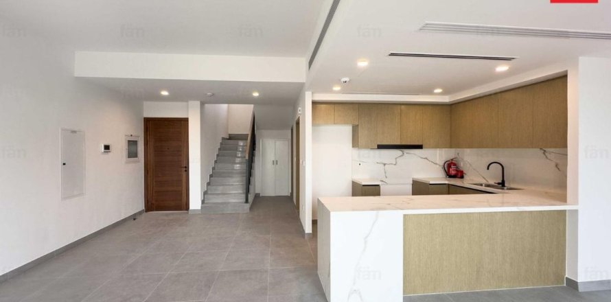 Villa de 4 dormitorios en Dubai, UAE No. 135618