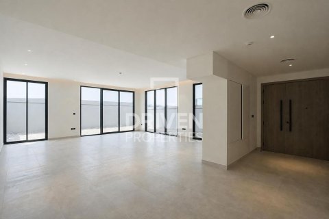 Вилла с 3 спальнями в Dubai Land, ОАЭ №193479 21