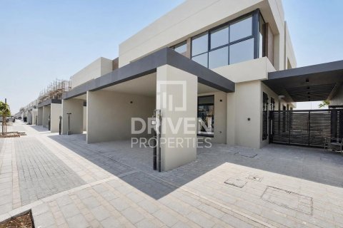 Вилла с 3 спальнями в Dubai Land, ОАЭ №193479 23