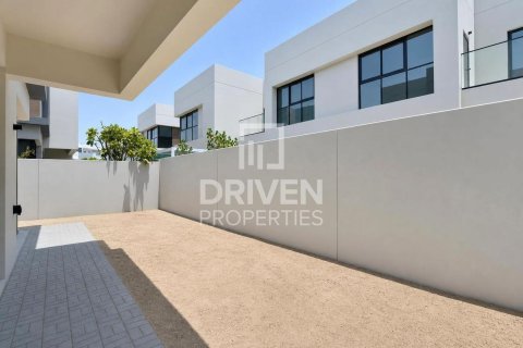 Вилла с 5 спальнями в Dubai Land, ОАЭ №193480 30