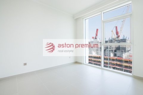 Квартира с 2 спальнями в EMAAR Beachfront, ОАЭ №132622 20