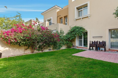 Villa de 2 dormitorios en Dubai, UAE No. 146886