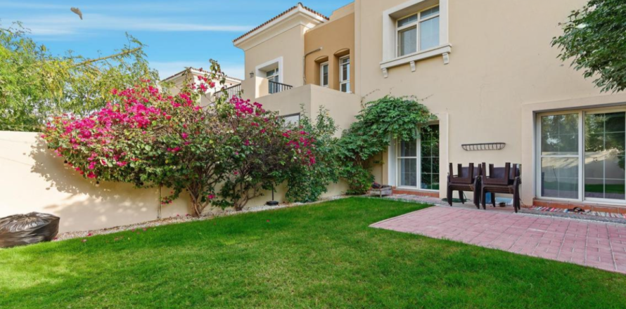 Villa de 2 dormitorios en Dubai, UAE No. 146886