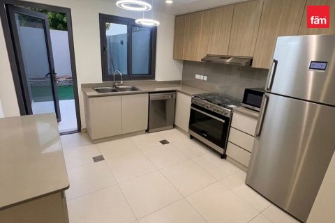 2 bedrooms Villa in Dubai, UAE No. 205351 13