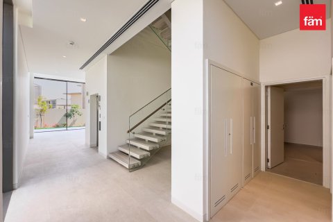 3 bedrooms Villa in Dubai, UAE No. 166318 8