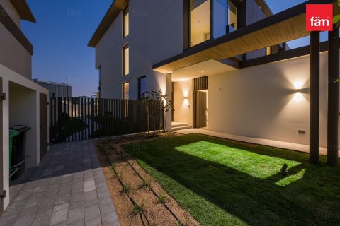 3 bedrooms Villa in Dubai, UAE No. 166318 6
