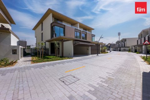 3 bedrooms Villa in Dubai, UAE No. 166318