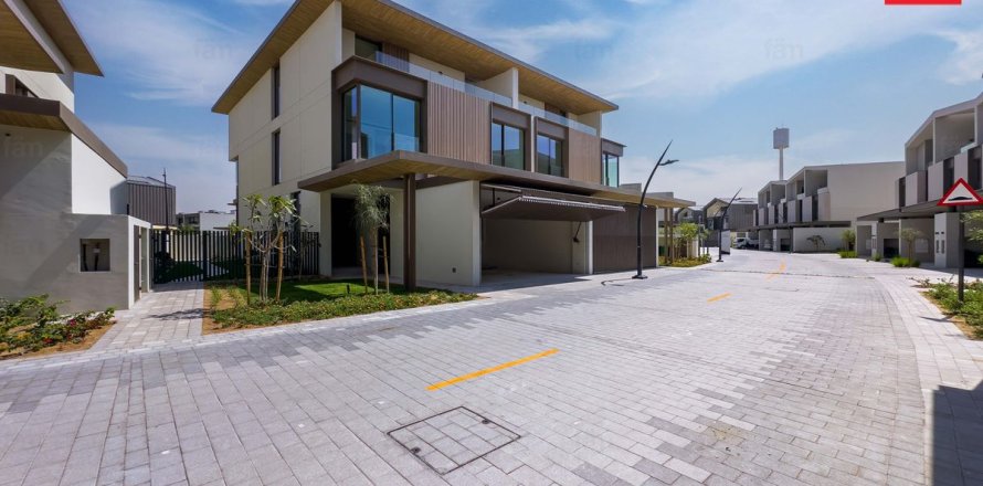 3 bedrooms Villa in Dubai, UAE No. 166318