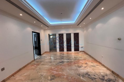 1 room Commercial Villa in Jumeirah, UAE No. 135277 5