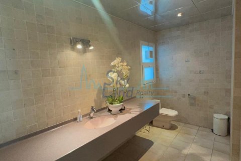 1 room Commercial Villa in Jumeirah, UAE No. 135277 4