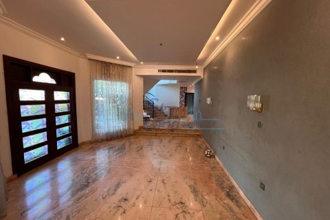 1 room Commercial Villa in Jumeirah, UAE No. 135277 11