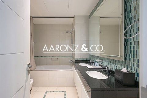Apartment de 3 dormitorios en Damac Heights, UAE No. 136859 16