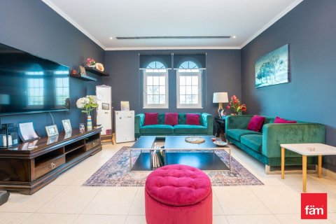Villa de 3 dormitorios en Dubai, UAE No. 140607 8