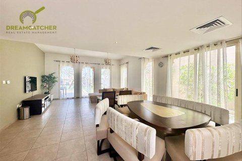 Villa de 5 dormitorios en Al Hamra Village, UAE No. 75273 10