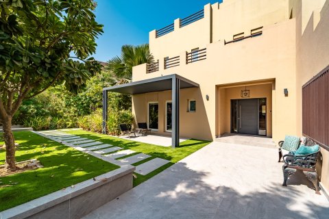 Вилла с 6 спальнями в Дубай, ОАЭ №147084