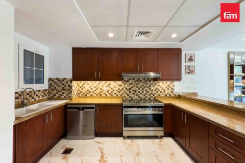 4 bedrooms Villa in Dubai, UAE No. 164806 17