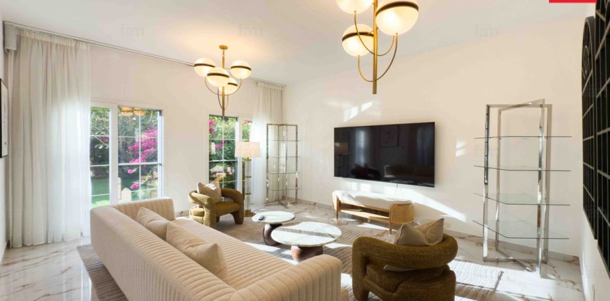 4 bedrooms Villa in Dubai, UAE No. 164806
