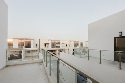 4 bedrooms Villa in District 11, UAE No. 141939 8