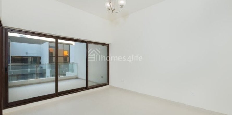4 bedrooms Villa in District 11, UAE No. 141939
