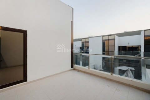 4 bedrooms Villa in District 11, UAE No. 141939 9