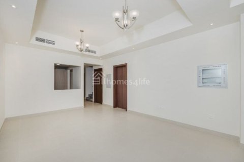 4 bedrooms Villa in District 11, UAE No. 141939 3