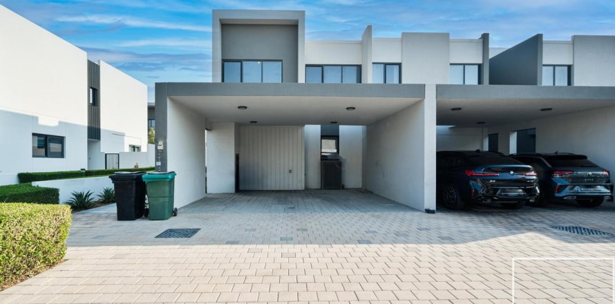 Таунхаус с 4 спальнями в Villanova, ОАЭ №136624