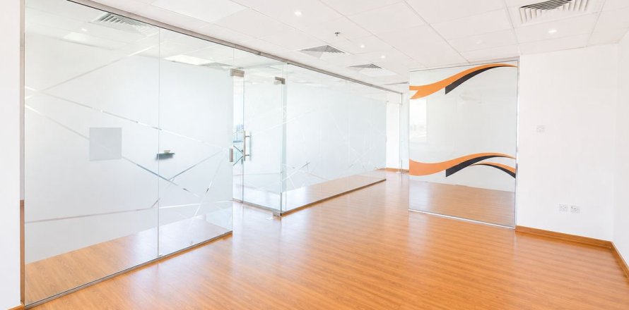 81.7m² Office in Dubai, UAE No. 199439