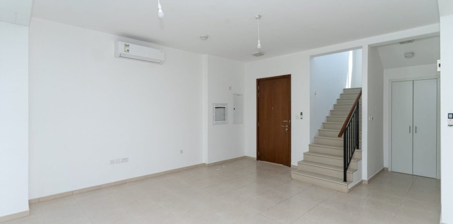 Таунхаус с 3 спальнями в Zahra Townhouses, ОАЭ №166951