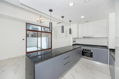 4 bedrooms Villa in District 11, UAE No. 148410 9