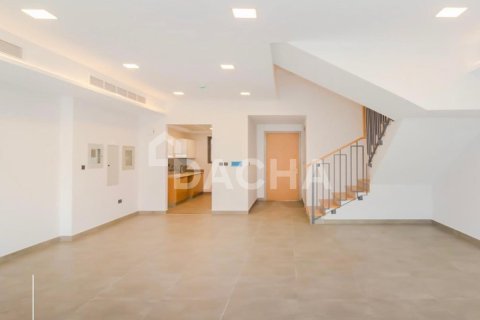 Вилла с 4 спальнями в District 10, ОАЭ №155477 4