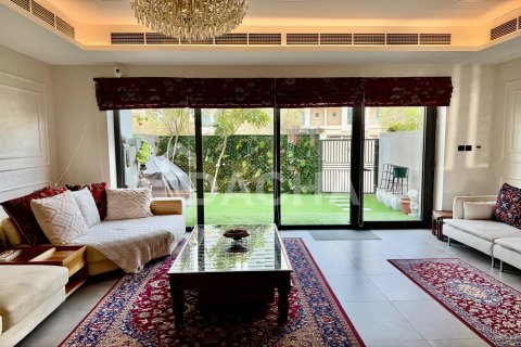 Вилла с 4 спальнями в District 10, ОАЭ №155477 18