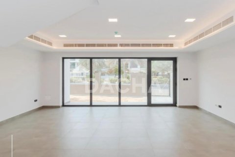 Вилла с 4 спальнями в District 10, ОАЭ №155477 3