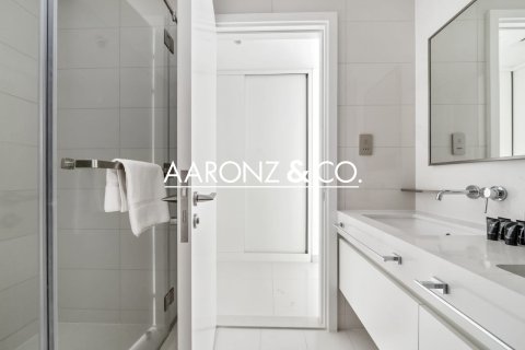 2 bedrooms Apartment in EMAAR Beachfront, UAE No. 145094 15