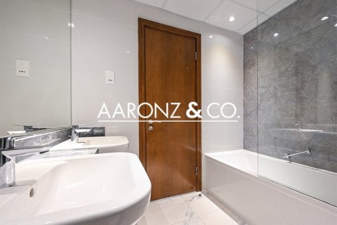 4 bedrooms Apartment in Business Bay, UAE No. 145096 9