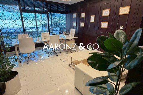 225m² Office in Downtown Dubai (Downtown Burj Dubai), UAE No. 145095 6