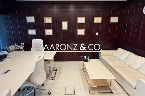 225m² Office in Downtown Dubai (Downtown Burj Dubai), UAE No. 145095 7