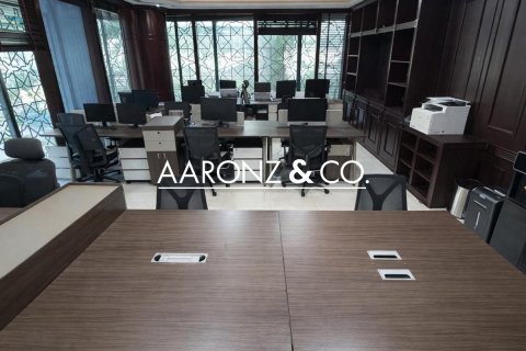 225m² Office in Downtown Dubai (Downtown Burj Dubai), UAE No. 145095